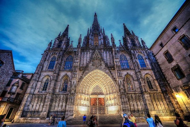 Barcelona Highlights Private Tour with Driver and Official Guide - Plaça de Catalunya and Passeig de Gràcia