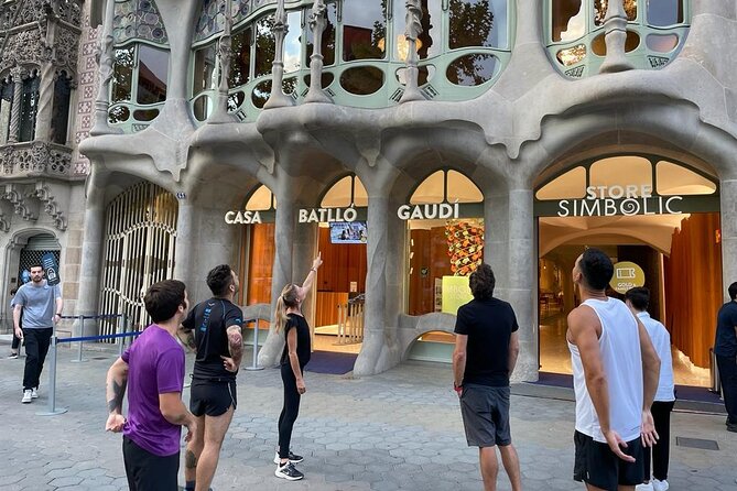 Barcelona Highlights Running Tour - Gaudí’s houses on Passeig de Gràcia