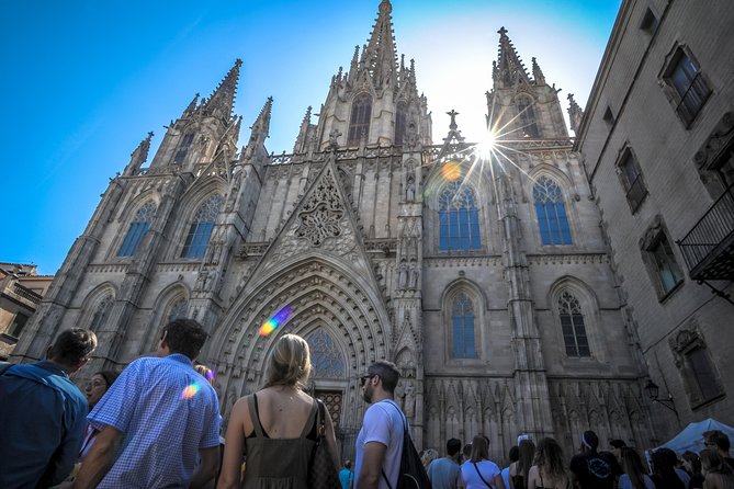 Barcelona Highlights & Sagrada Familia Tour: Priority Access - Montjuïc Hill and Barcelona from above