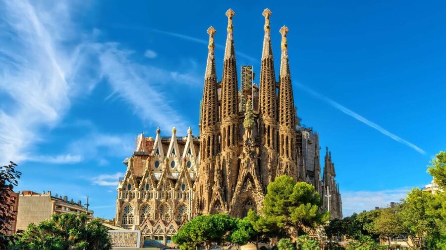 Barcelona Highlights Small Group Half-Day Tour with Pickup - Timing, group size, and what to bring
