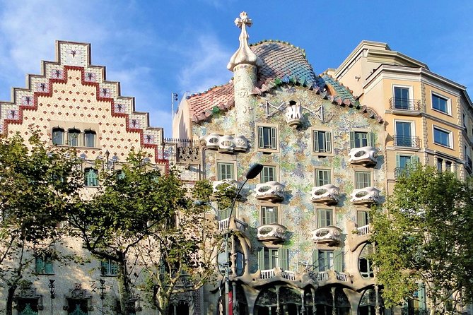 Barcelona Highlights Small Group Tour with Hotel Pick Up - Roman columns in a medieval courtyard