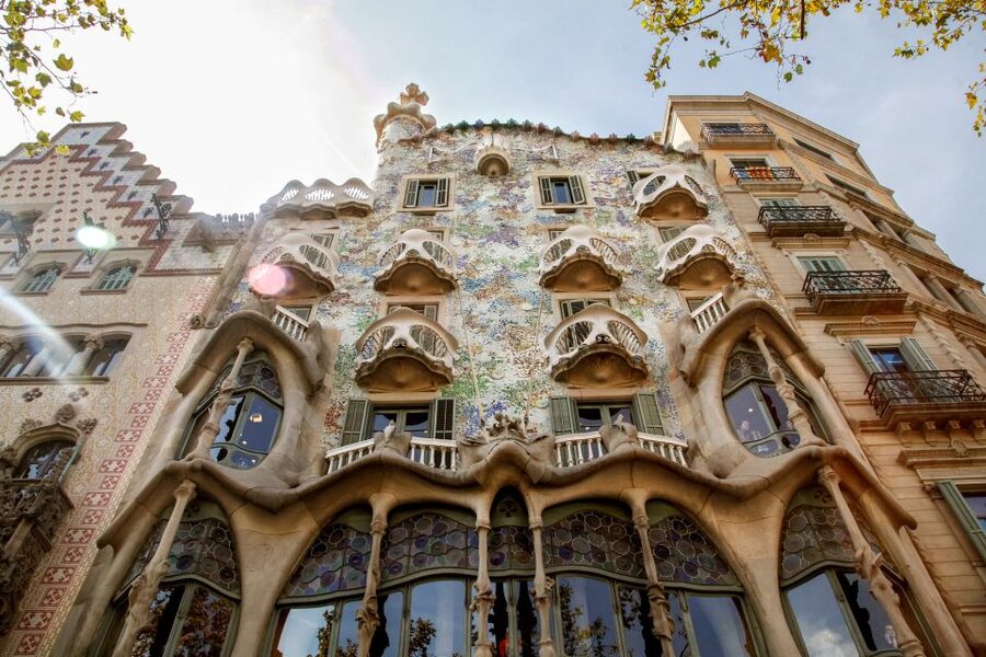Barcelona Historical 3-Hour Bike Tour - Who should book this ride?