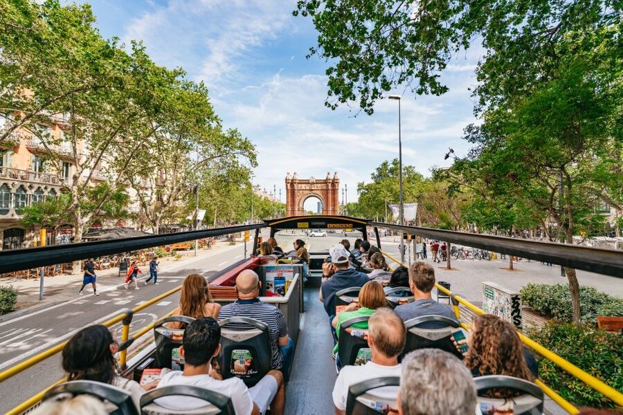 Barcelona: Hop-On Hop-Off Bus & Aquarium Tour - Should you book the Barcelona bus and aquarium combo?