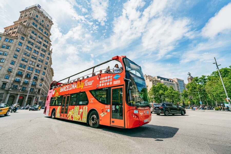 Barcelona: Hop-On Hop-Off Bus & Aquarium Tour - The orange West route links Montjuïc, museums, and Camp Nou