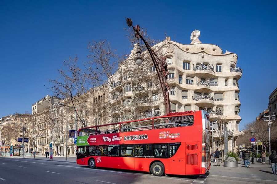Barcelona: Hop-On Hop-Off Bus with Sailing Cruise - Key points to know before you book