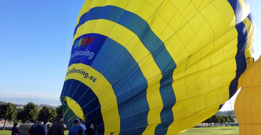 Barcelona: Hot Air Balloon Ride with Optional Transportation - Why this balloon ride is different from Barcelona sightseeing