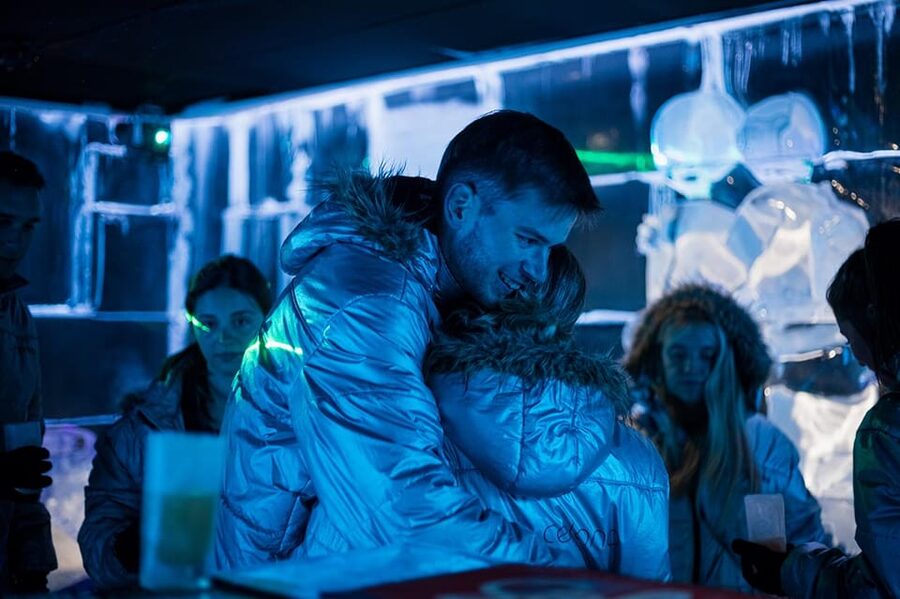 Barcelona: Ice Bar and Terrace Drinks Romantic Package - Warm up with Cava and chocolates by the sea