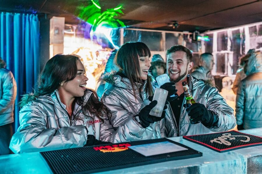 Barcelona: Icebar experience, located at the beach !! - What the 45-minute visit really feels like