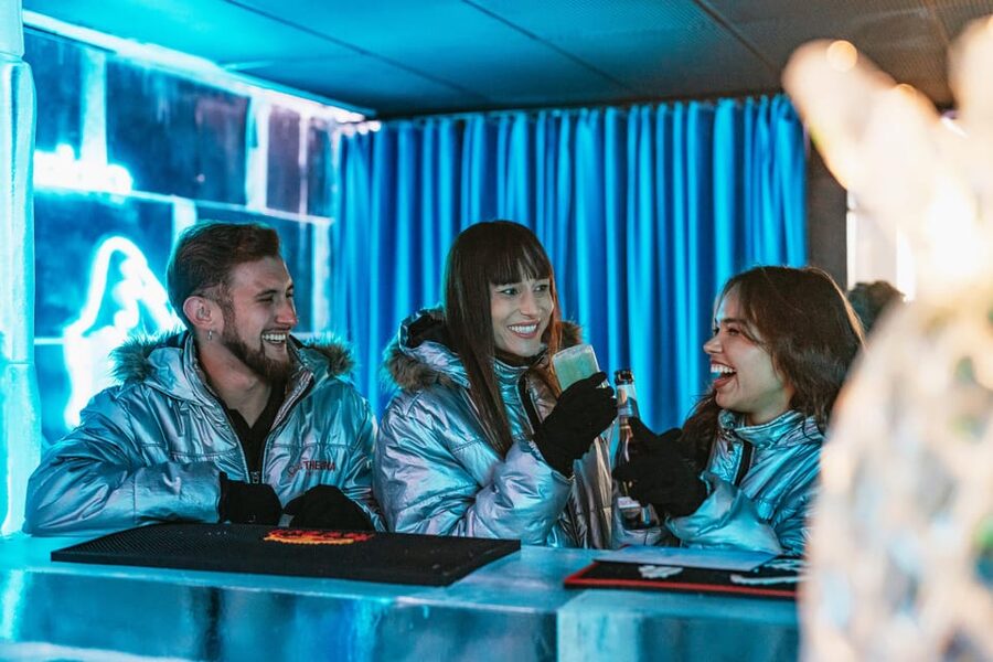 Barcelona: Icebar experience, located at the beach !! - Who will enjoy Icebarcelona most