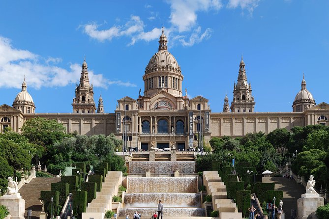 Barcelona in 1 Day: Sagrada Familia, Park Guell,Old Town & Pickup - Passeig de Gràcia and Barcelona’s modernist showpieces