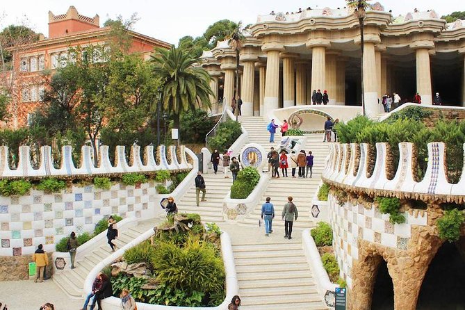 Barcelona in 1 Day: Sagrada Familia, Park Guell,Old Town & Pickup - Sagrada Familia: the day’s emotional center