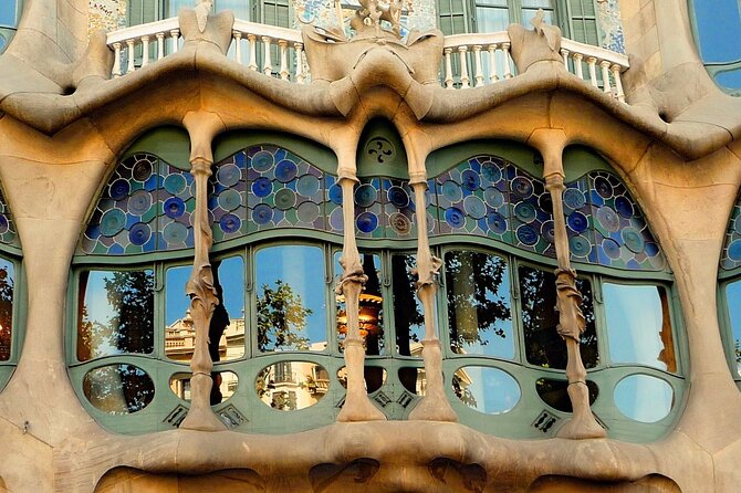 Barcelona in 1 Day: Sagrada Familia, Park Guell,Old Town & Pickup - Park Güell closes the day with color and curves