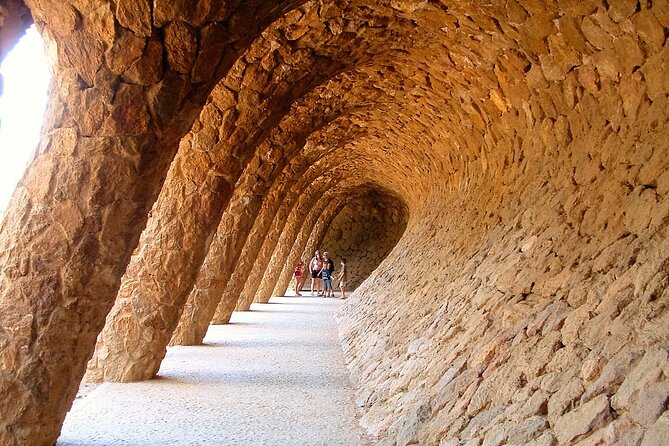Barcelona in 1 Day: Sagrada Familia, Park Guell,Old Town & Pickup - How the transportation affects the day