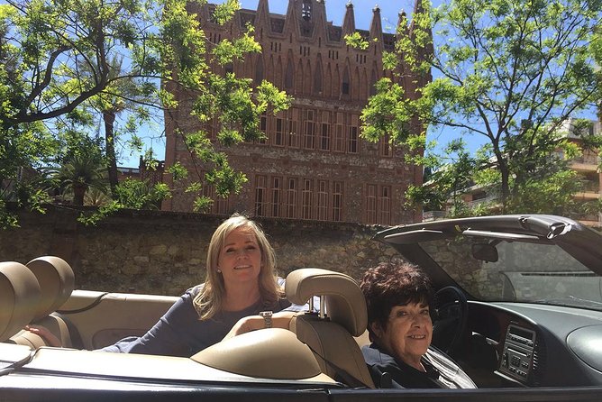 Barcelona in a Convertible - Private Guided Tour - Sagrada Familia: a quick look at Barcelona’s great symbol