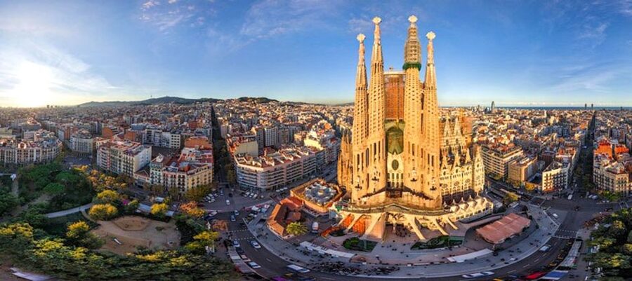Barcelona in a Day Full-Day Sightseeing Private Tour - Who should book this Barcelona day?