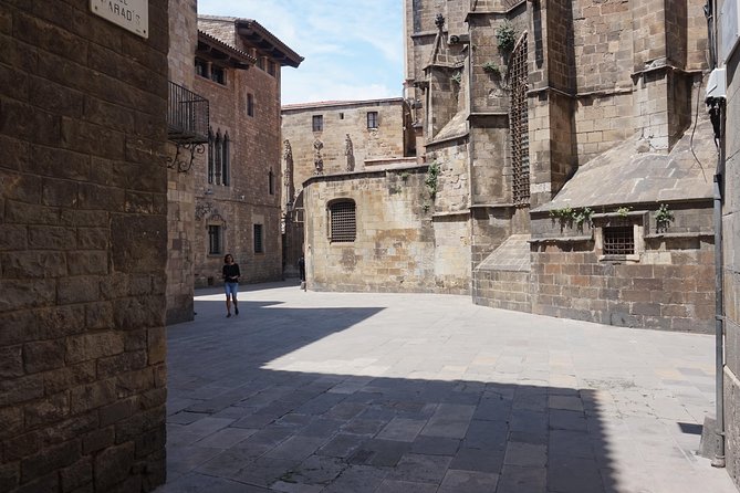 Barcelona in One Day: Gaudí, Gothic Quarter &Tapas (Private Tour) - A half hour at La Boqueria Market
