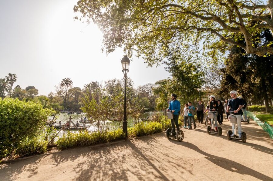Barcelona Insiders Segway Tour 1.5h - Arc de Triomf and La Ciutadella Park