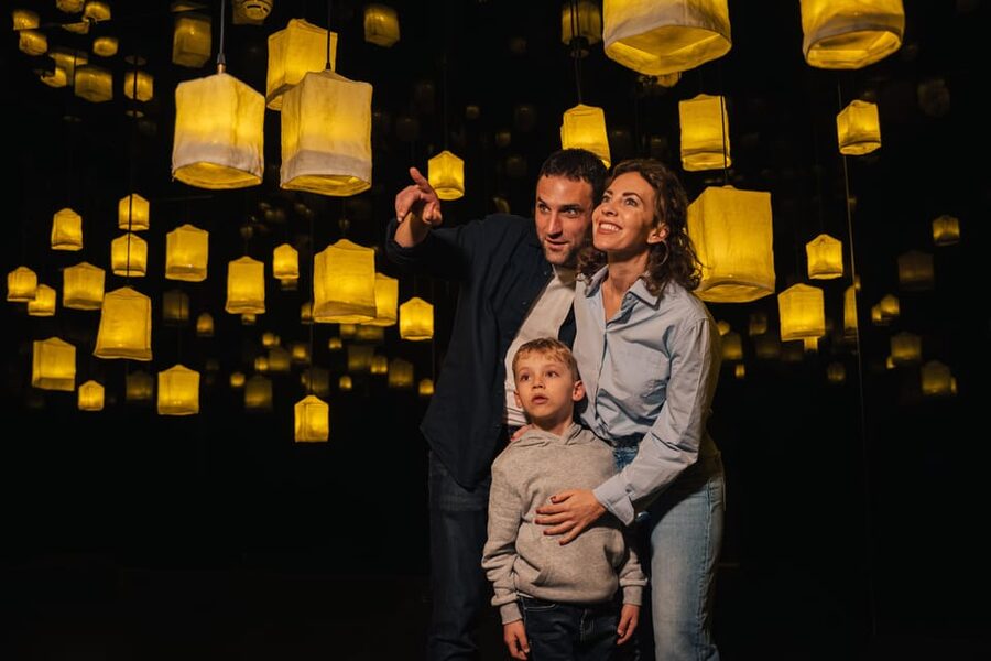 Barcelona: Interactive Art Installation by IKONO - Moving Through More Than 10 Creative Rooms