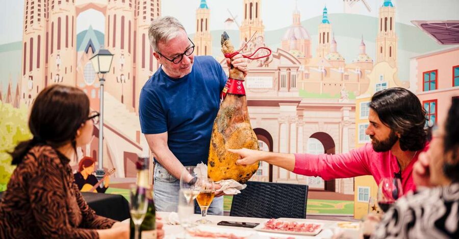 Barcelona: Jamón Experience Masterclass - The first tastes: from Gran Reserva to Iberian cebo