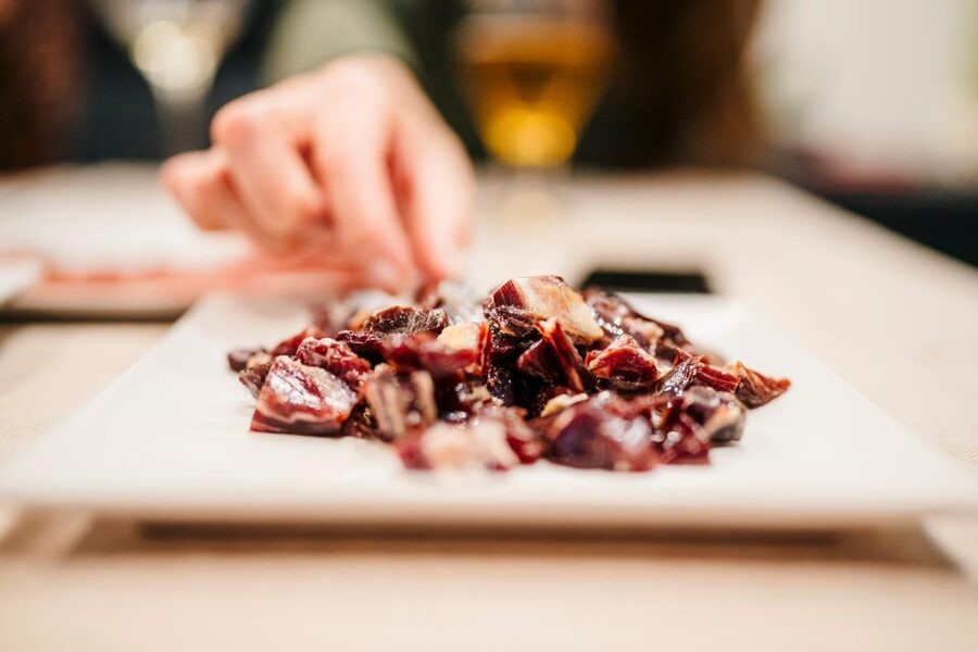 Barcelona: Jamón Experience Premium - Wine and cava make the tasting more useful