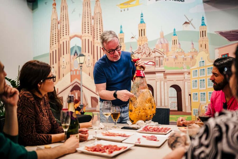 Barcelona: Jamón Experience Premium - What happens at Passatge de Simó, 26