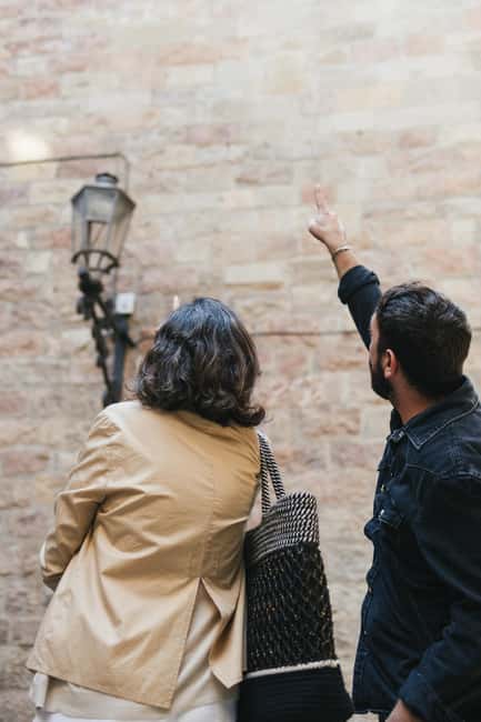 Barcelona: Jewish Quarter 2-Hour Walking Tour - Sinagoga Mayor and the oldest synagogue claim