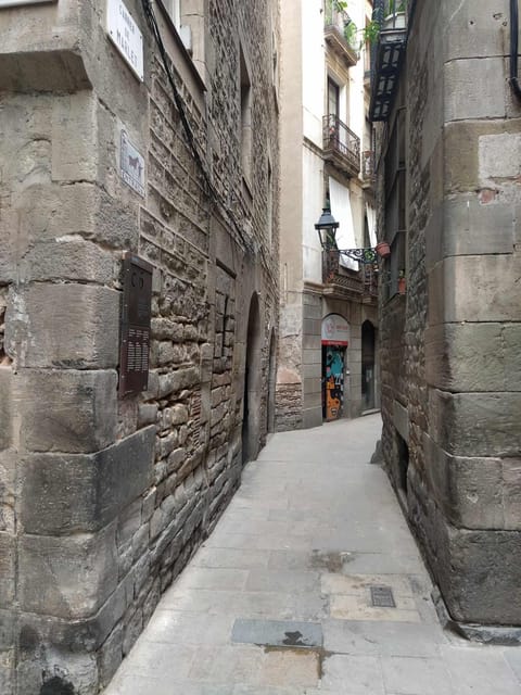 Barcelona: Jewish Tour by a Jewish guide - Why Barcelona’s Jewish quarter needs a guide