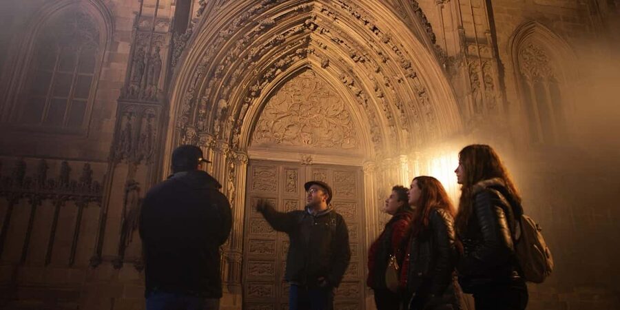 Barcelona: Killers, Witches & Inquisition Old Town (day/eve) - Through narrow lanes and old plazas