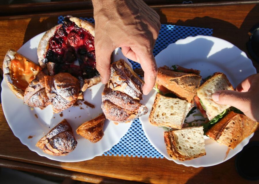 Barcelona: Light Brunch Sailing Experience with Drinks - Key points at a glance