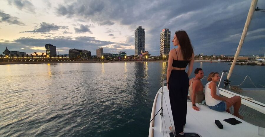 Barcelona: Luxury Private Sunset Yacht Cruise - Skippers Jorge, Pau, and the personal touch