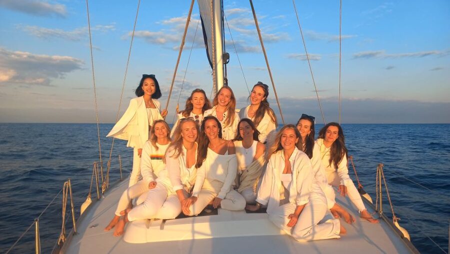 Barcelona: Luxury Private Yacht Daytime Cruise - First views: Maremagnum, Columbus, and Montjuïc Castle
