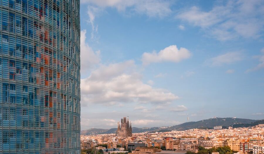 Barcelona: Mirador torre Glòries Skip-the-Line Ticket - Cloud Cities Barcelona requires a little nerve