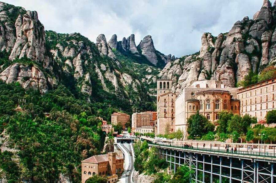 Barcelona: Monserrat, Castle and Salt Private Tour - Cancellation and booking flexibility