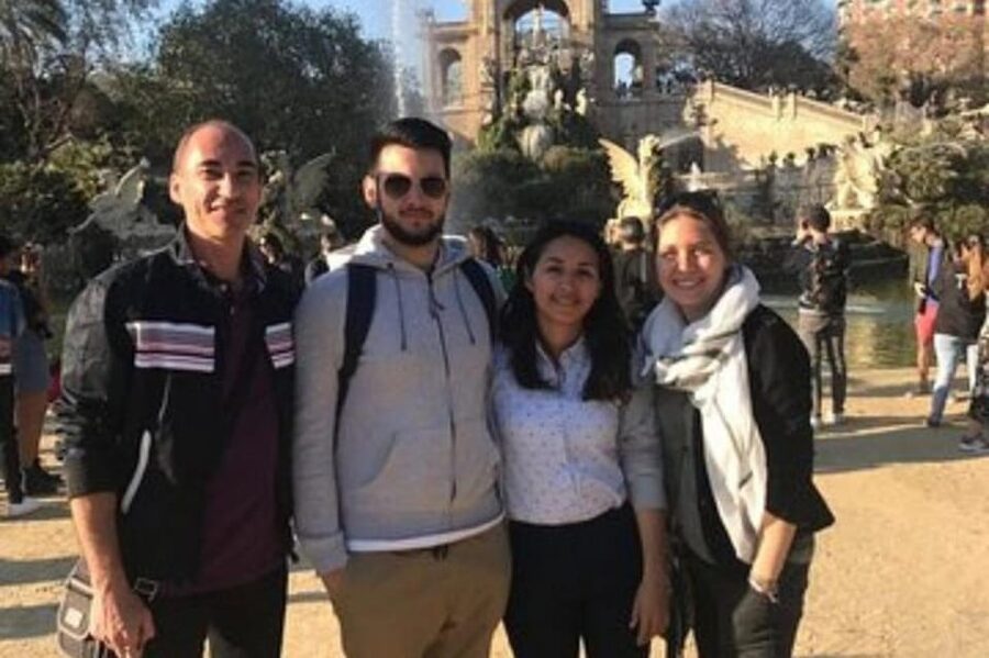 Barcelona : Montjuic Walking tour With A Guide - Montjuïc Castle and the price question