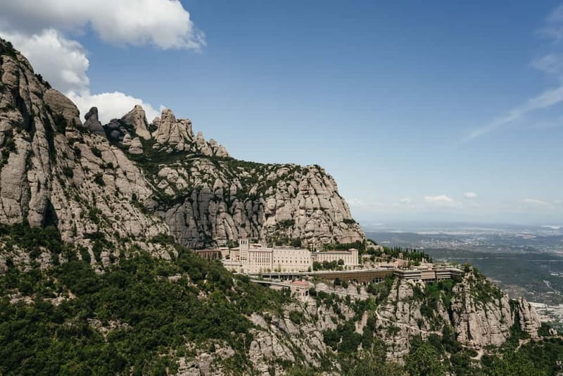 Barcelona: Montserrat and Winery Tour with Tapas or Lunch - Making the most of 1.5 hours of free time