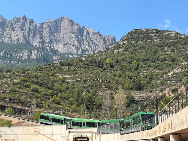 Barcelona: Montserrat Early Trip — Cable Car, Abbey & Hike - Choosing the rack railway or cable car down