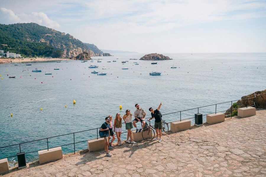 Barcelona: Montserrat, Girona & Costa Brava Guided Day Trip - The road between stops is part of the calculation