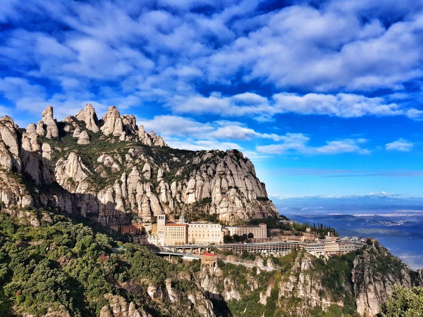 Barcelona: Montserrat Hiking Experience and Monastery Visit - A guide who adds more than directions