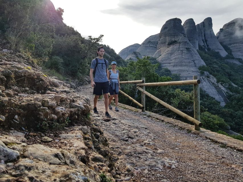 Barcelona: Montserrat Hiking Experience and Monastery Visit - The morning ride from Banc d’Espanya