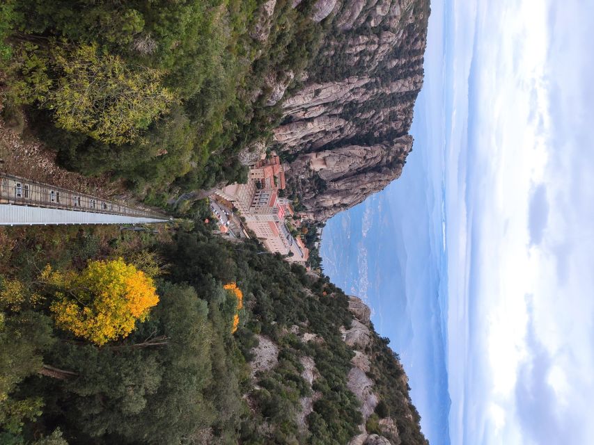 Barcelona: Montserrat Monastery & Hiking Off the Beaten Path - Thirty minutes for food, markets, and a breather