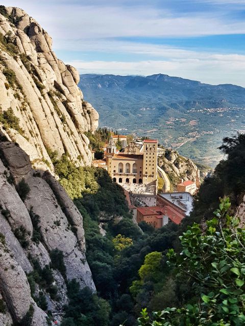 Barcelona: Montserrat Private Tour for Families with Pickup - The 55-minute drive from Barcelona