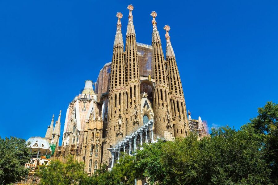Barcelona: Montserrat & Sagrada Familia Guided Tour - Entering Sagrada Familia with a guide