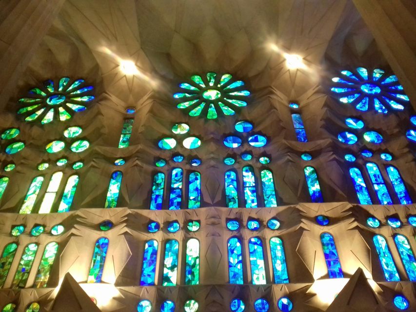 Barcelona: Montserrat & Sagrada Familia Guided Tour - Clothing, bags, and access concerns