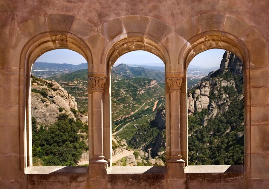 Barcelona: Montserrat Tour with Lunch & Wine Tasting Option - How the transport and timing work
