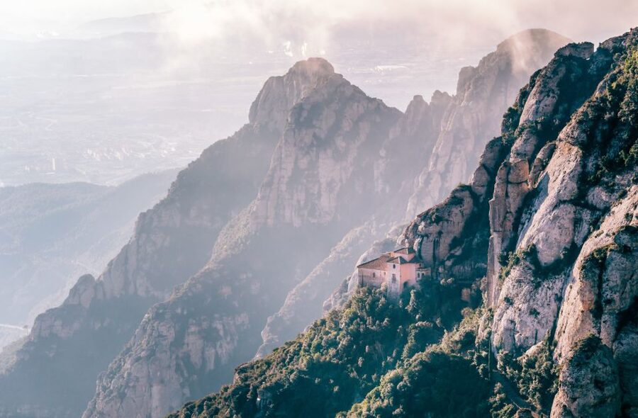 Barcelona: Montserrat Tour with Lunch & Wine Tasting Option - Meeting the guide on Avenida Diagonal