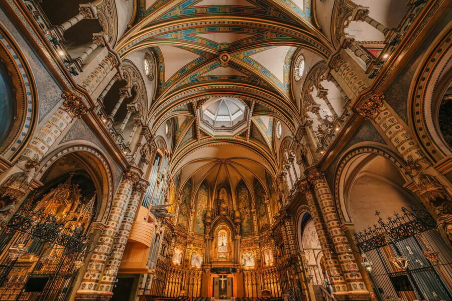 Barcelona: Montserrat Visit & Lunch at Farmhouse Small Group - Free Time for Views, Shops, and a Short Walk