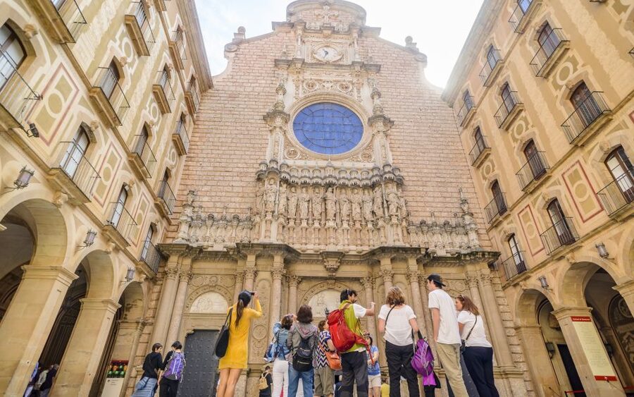 Barcelona: Montserrat Visit & Lunch at Farmhouse Small Group - The Return to Barcelona