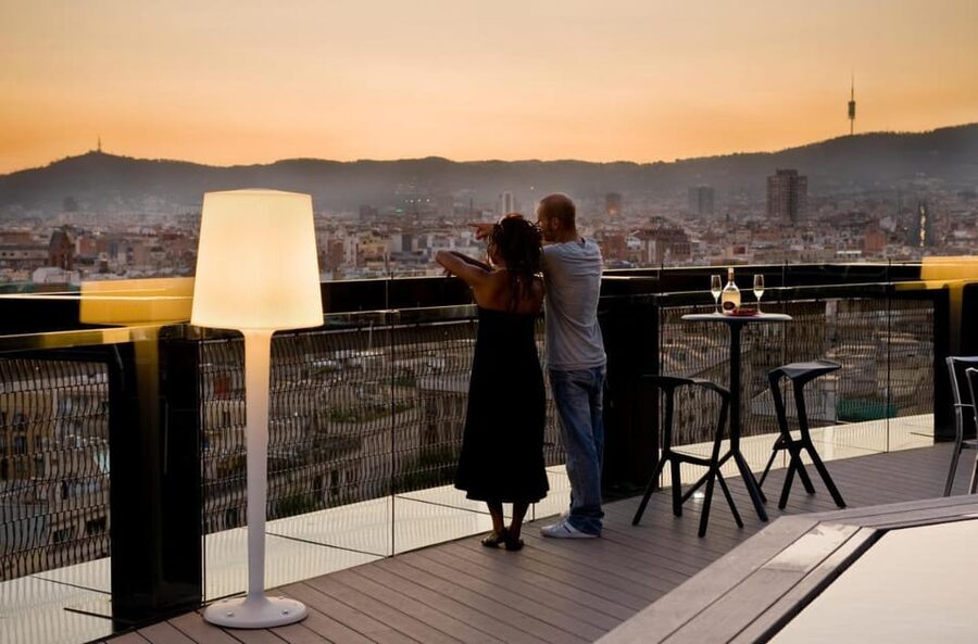 Barcelona: Night Walking Tour in the Heart of the Movida - Gothic Quarter lanes after dark
