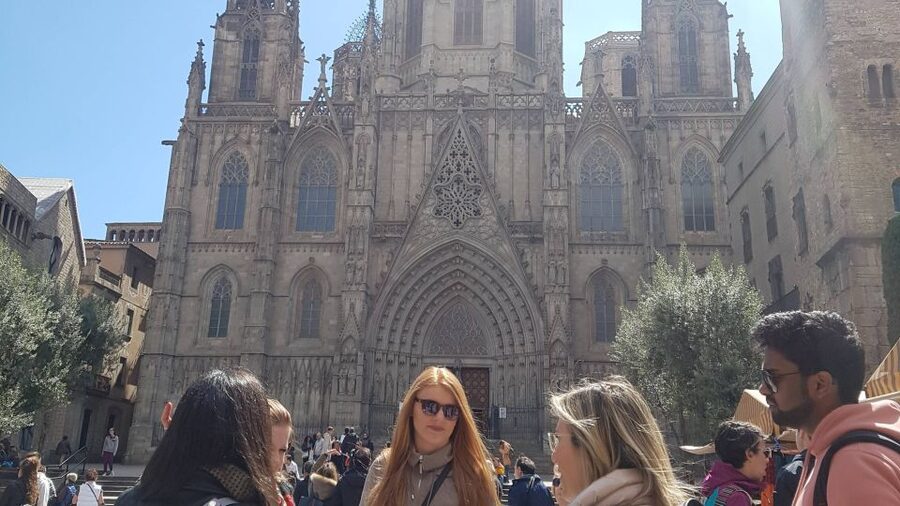 Barcelona: Old Town and Gothic Quarter Walking Tour - What $21 gets you