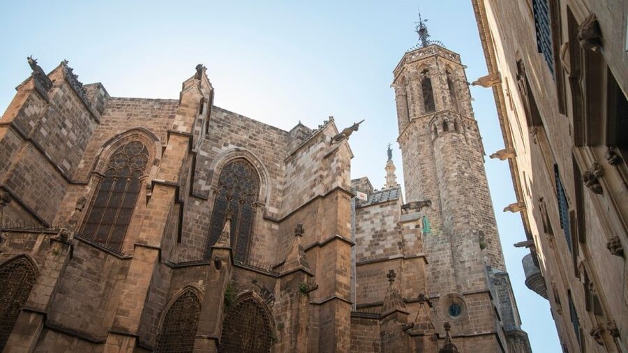 Barcelona: Old Town and Gothic Quarter Walking Tour - Santa Maria del Mar and the character of El Born